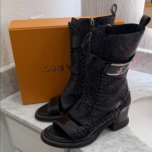 Worn once 41 Louis Vuitton SS22 Moonlight Half Boots with Open front